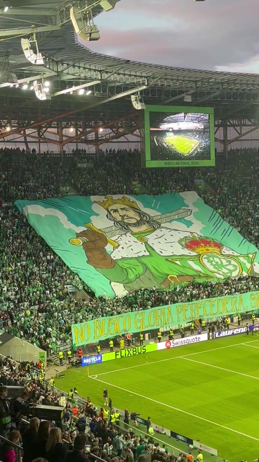 沖擊獎杯！貝蒂斯球迷這巨型Tifo太有氣勢了